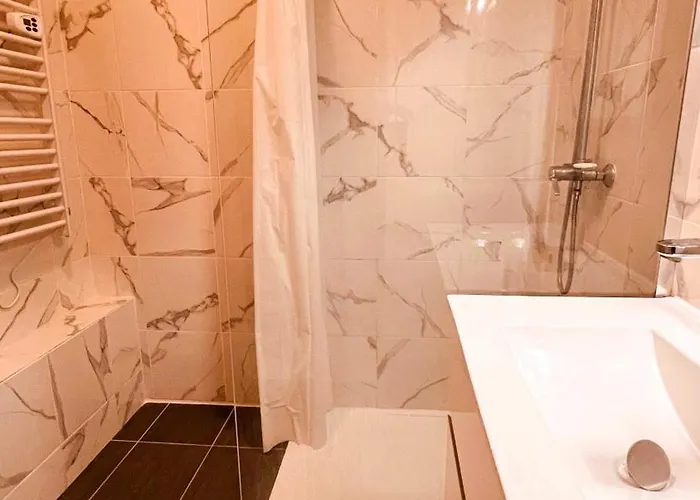 Lägenhet Spacieux Avec Terrasse, A 150m De La