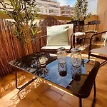 Apartment Spacieux Avec Terrasse, A 150m De La